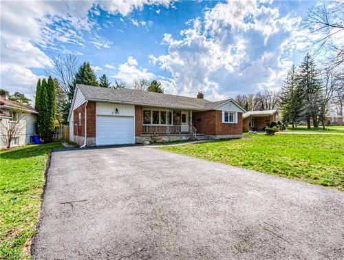 330 Dale Cres, Waterloo, ON, N2J3Y3 | Card Image