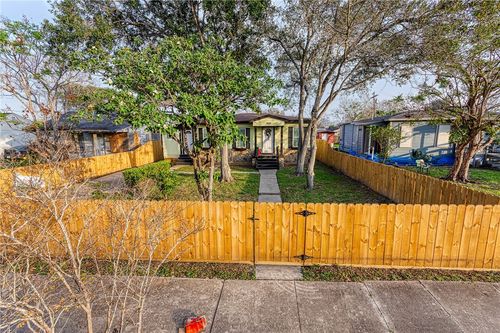 2610 Elizabeth St, Corpus Christi, TX, 78404-3928 | Card Image