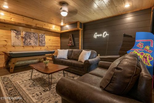 855 Osprey Way, Pigeon Forge, TN, 37863 | Card Image