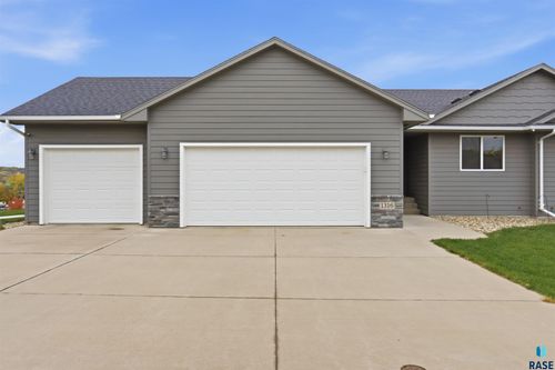 1316 N Archer Dr, Sioux Falls, SD, 57103-1254 | Card Image