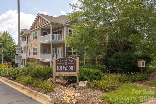 40 Hyannis Dr, Asheville, NC, 28804-3286 | Card Image