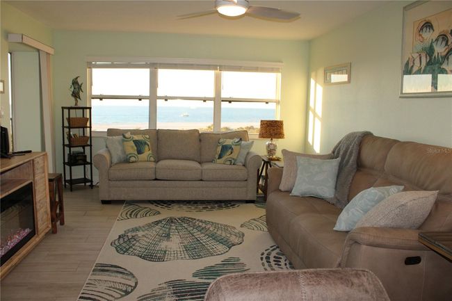 full living room | Image 9