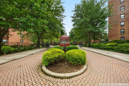 c-150-29 72nd Rd, Flushing, NY, 11367-2154 | Card Image