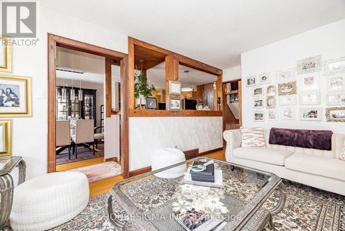 994 Charlton Dr, Gloucester, ON, K1J8B3 | Card Image