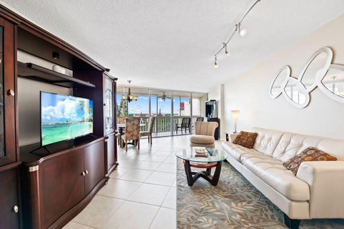 8k-6911 Environ Blvd, Lauderhill, FL, 33319-4242 | Card Image