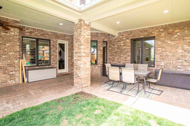 Covered patio | Image 38