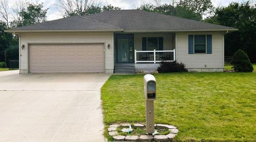 306 Park Ave, Charles City, IA, 50616-3130 | Card Image