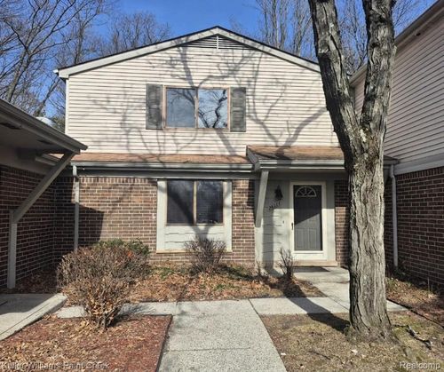 26728 Farmbrook Villa Dr, Southfield, MI, 48034-5707 | Card Image