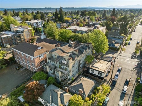 205-7814 Greenwood Ave N, Seattle, WA, 98103-4664 | Card Image