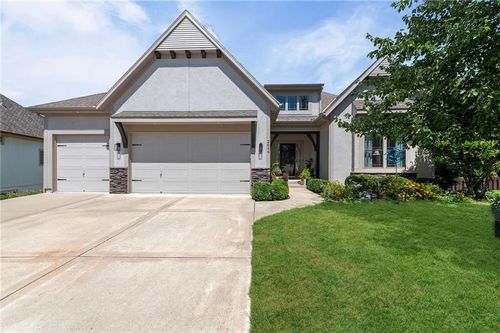 2644 Sw 9th Ter, Lee's Summit, MO, 64081-3704 | Card Image