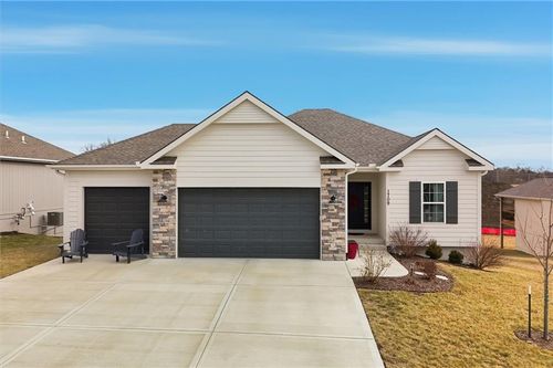 1709 Cottonwood Creek Ave, Kearney, MO, 64060-8895 | Card Image