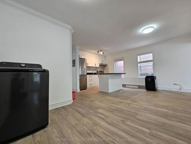 201 - 2685 Eglinton Ave W, Home with 2 bedrooms, 1 bathrooms and 1 parking in York ON | Image 4