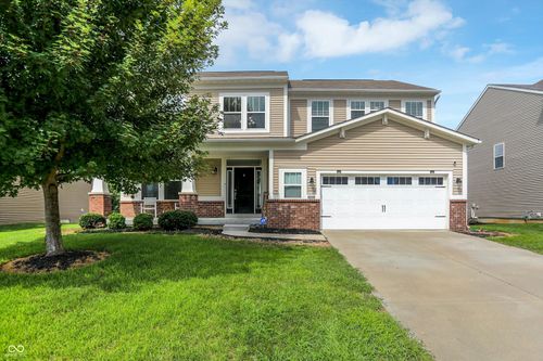 1526 Oakvista Dr, Greenwood, IN, 46143-6118 | Card Image