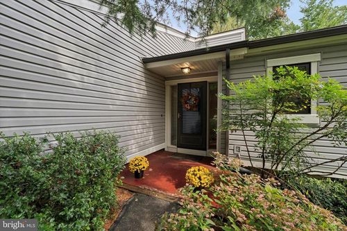 141 Chandler Dr, WEST CHESTER, PA, 19380-6805 | Card Image