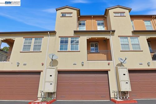 3937 3937 Forest Cir, Castro Valley, CA, 94546 | Card Image
