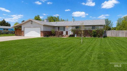 240 Nw Wilson Cir, Mountain Home, ID, 83647-5667 | Card Image