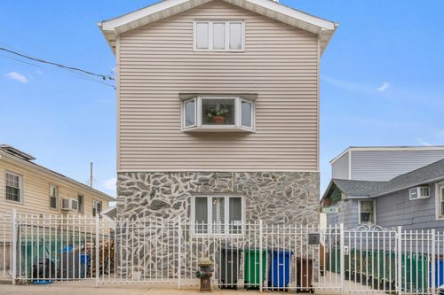 2-2 Alden Park, Bronx, NY, 10465-3705 | Card Image