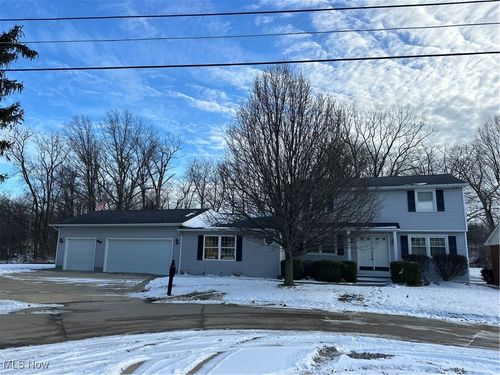 915 Nautical Dr, Vermilion, OH, 44089-1716 | Card Image