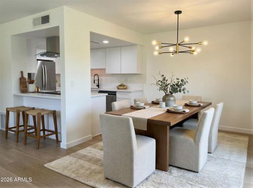 b-10215 N 8th St, Phoenix, AZ, 85020-1587 | Card Image