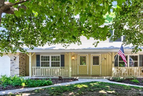 W71N1044 Hampton Avenue, Cedarburg, WI, 53012 | Card Image