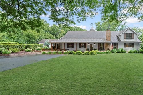 204 Country Commons Rd, Trout Valley, IL, 60013-2503 | Card Image