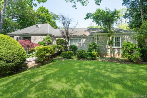 49 The Birches, Roslyn, NY, 11576-1903 | Card Image