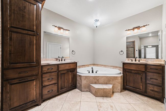 806 Sw 7 Th St, House other with 3 bedrooms, 2 bathrooms and 2 parking in Seminole TX | Image 13