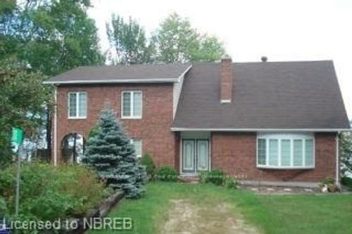 30 Ninovan Rd W, Callander, ON, P0H1H0 | Card Image