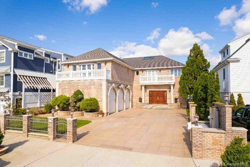 51 Bay St, East Atlantic Beach, NY, 11561-1001 | Card Image