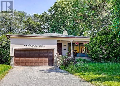 336 Betty Ann Dr, North York, ON, M2R1B3 | Card Image