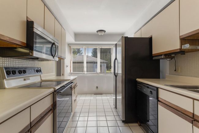 0 - 4 Fields E, Condo with 2 bedrooms, 2 bathrooms and 2 parking in Champaign IL | Image 4