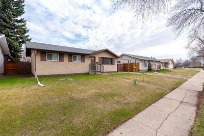 5724 47 St, House detached with 4 bedrooms, 2 bathrooms and 6 parking in Lloydminster AB | Image 3