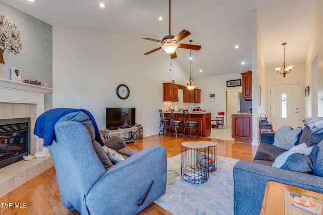 20413 - 20413 Turfway Ln, Condo with 2 bedrooms, 2 bathrooms and null parking in Abingdon VA | Image 5