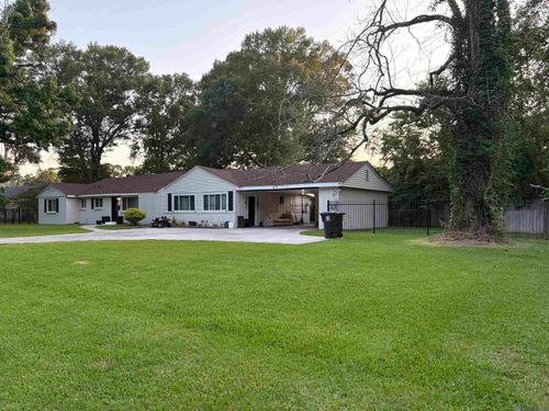 677 Waverly Dr, Baton Rouge, LA, 70806-2408 | Card Image