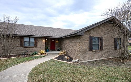 913 E Cedar Ave, Comanche, TX, 76442-1931 | Card Image