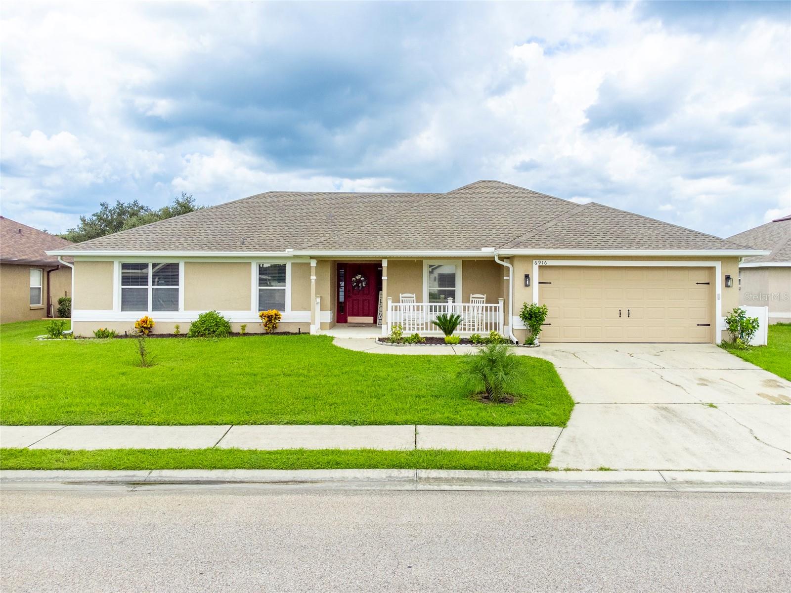 Bently Dr, Lakeland, FL 33809