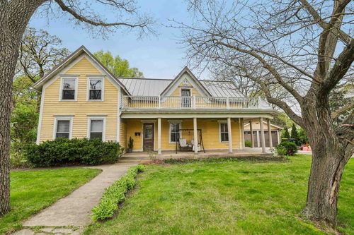 875 Water Street, Prairie Du Sac, WI, 53578 | Card Image