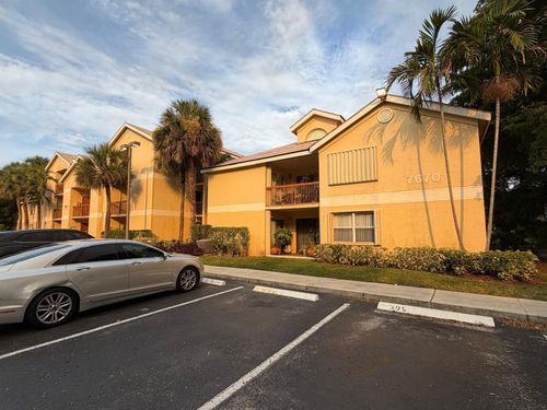 715-7670 Westwood Dr, Tamarac, FL, 33321-2342 | Card Image