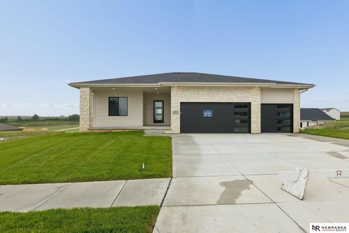 8815 Legacy St, Papillion, NE, 68046-5126 | Card Image