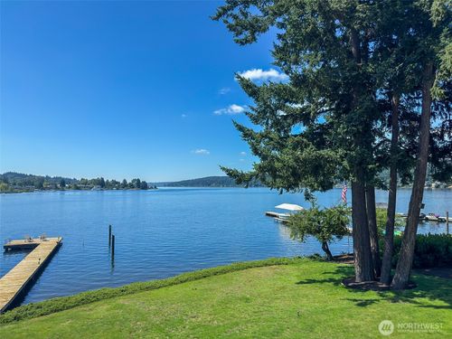 11055 Se Lake Rd, Bellevue, WA, 98004-7557 | Card Image