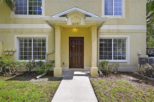 10737 Keys Gate Dr, RIVERVIEW, FL, 33579-4052 | Card Image