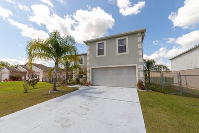 905 Gloucester Court, House other with 4 bedrooms, 2 bathrooms and null parking in Kissimmee FL | Image 2