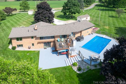 10303 Orchard Ln, Lakeview, MI, 48850-9142 | Card Image