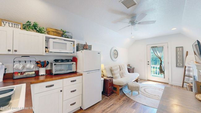 Above Garage Suite | Image 38