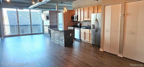 apt-406-100 W 5th St, Royal Oak, MI, 48067-2560 | Card Image