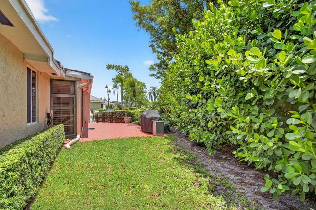6858 Fountains Cir, Condo with 3 bedrooms, 3 bathrooms and null parking in Lake Worth FL | Image 50