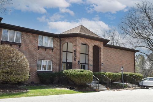 211-6575 N Green Bay Avenue, GLENDALE, WI, 53209 | Card Image