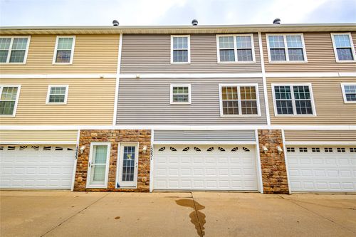15231 Greenbelt Dr, Urbandale, IA, 50323-2525 | Card Image