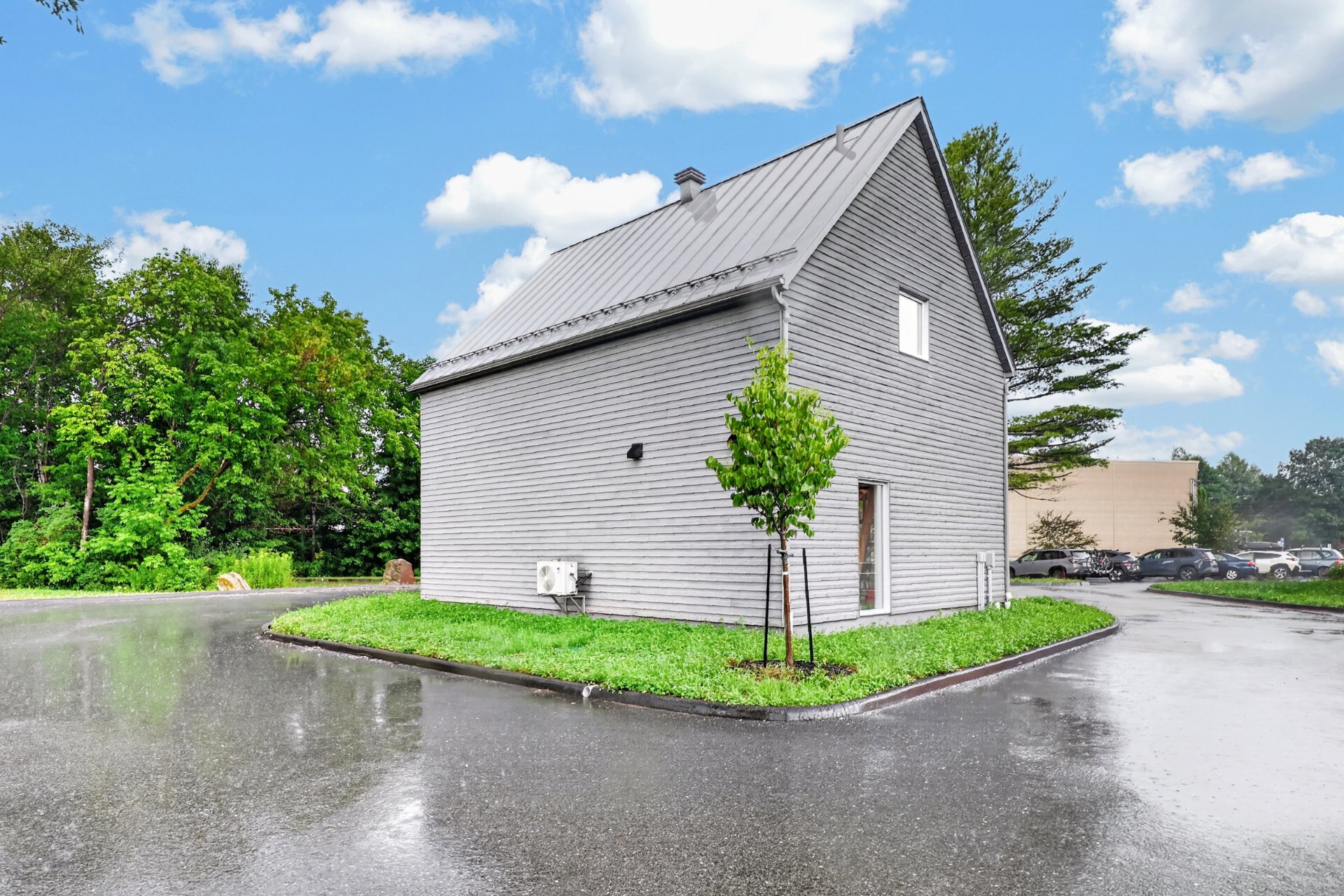 Commercial Sale in Eastman 2