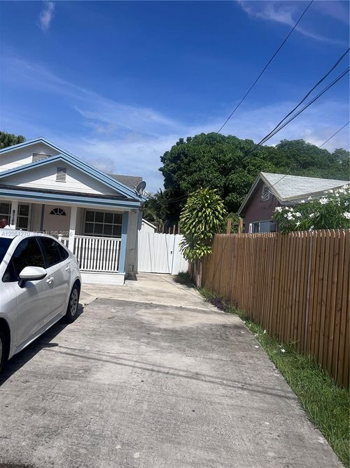 0-11108 Peachtree Dr, Miami, FL, 33161-6850 | Card Image